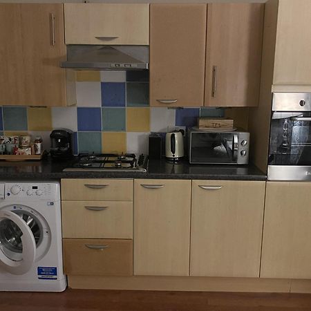 & Cosy Apartment In The Heart Of Stokes Croft 布里斯托 外观 照片