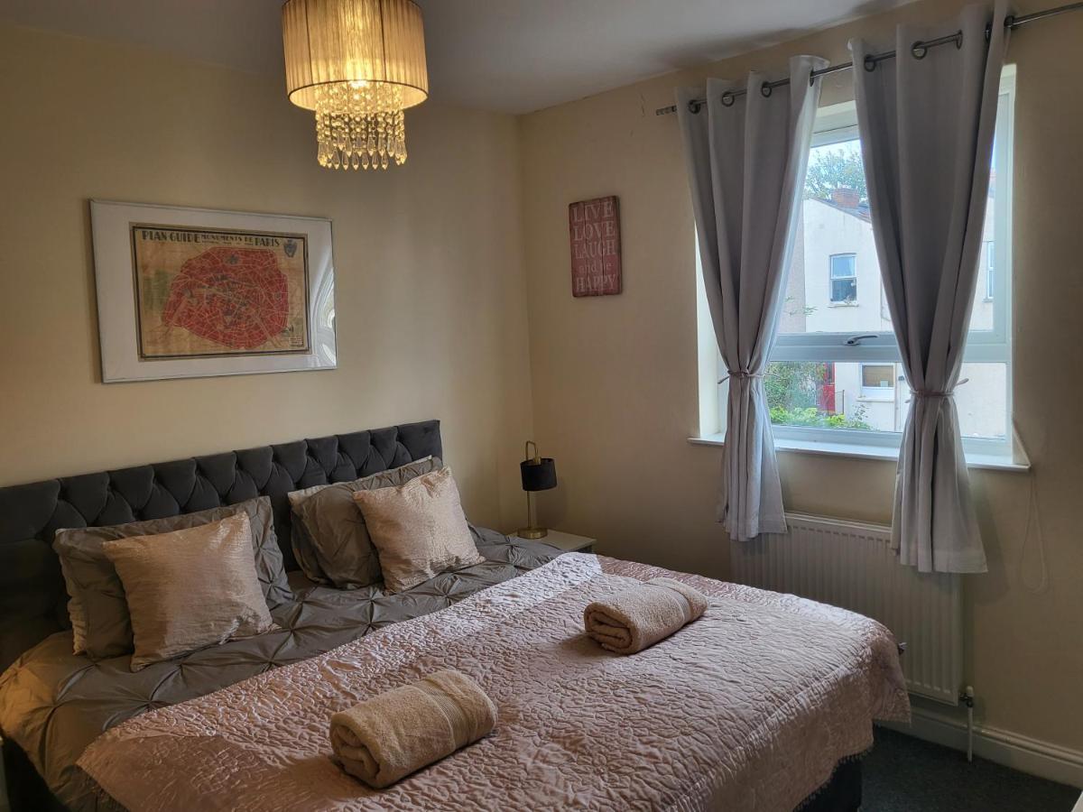 & Cosy Apartment In The Heart Of Stokes Croft 布里斯托 外观 照片