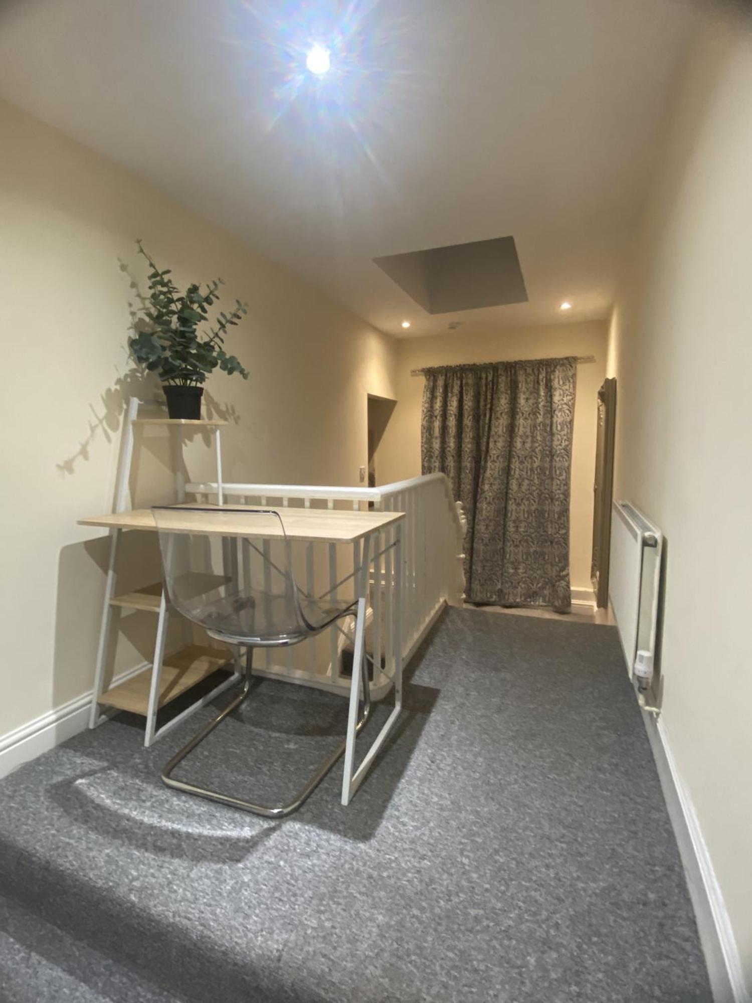 & Cosy Apartment In The Heart Of Stokes Croft 布里斯托 外观 照片