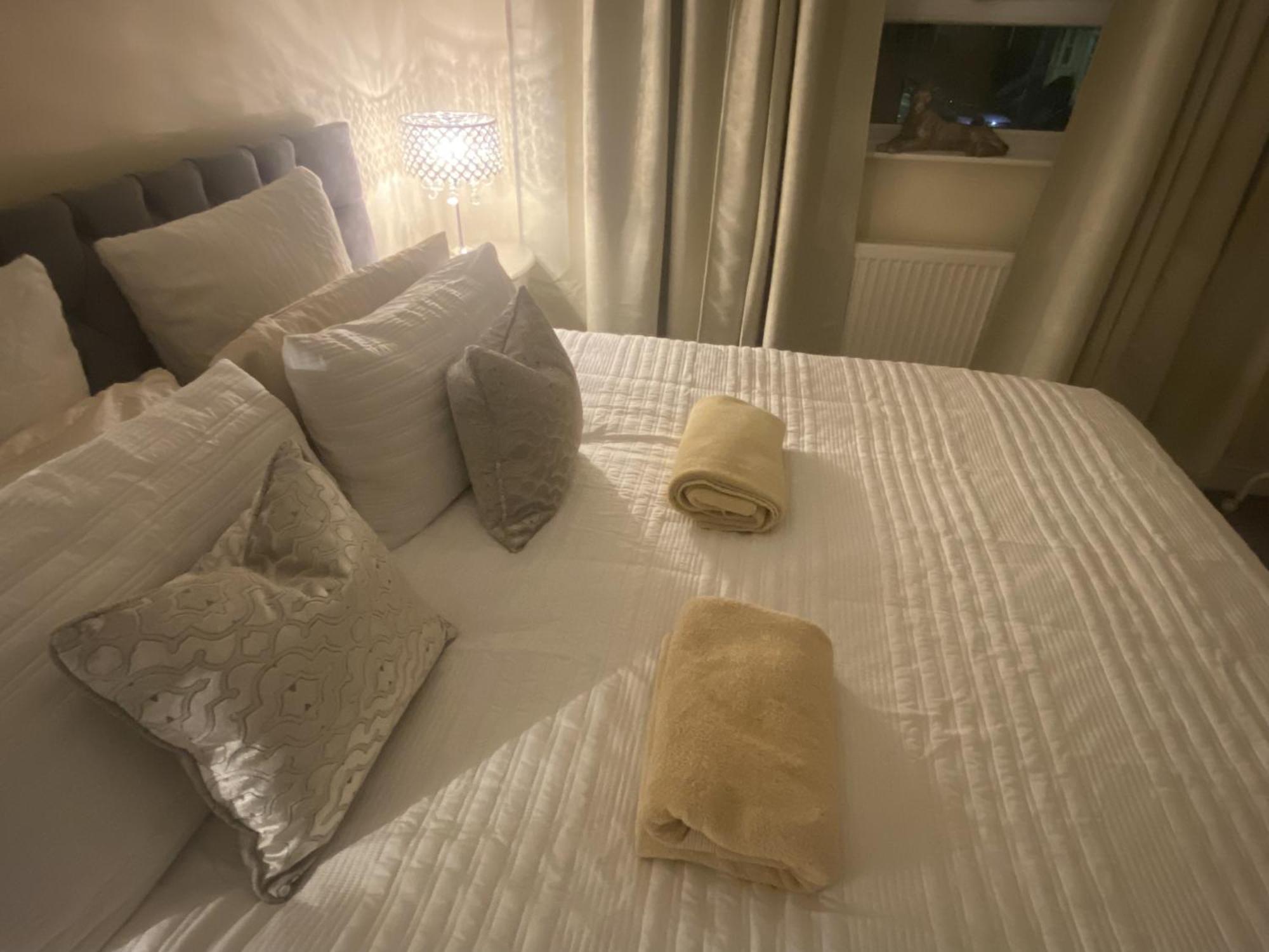 & Cosy Apartment In The Heart Of Stokes Croft 布里斯托 外观 照片