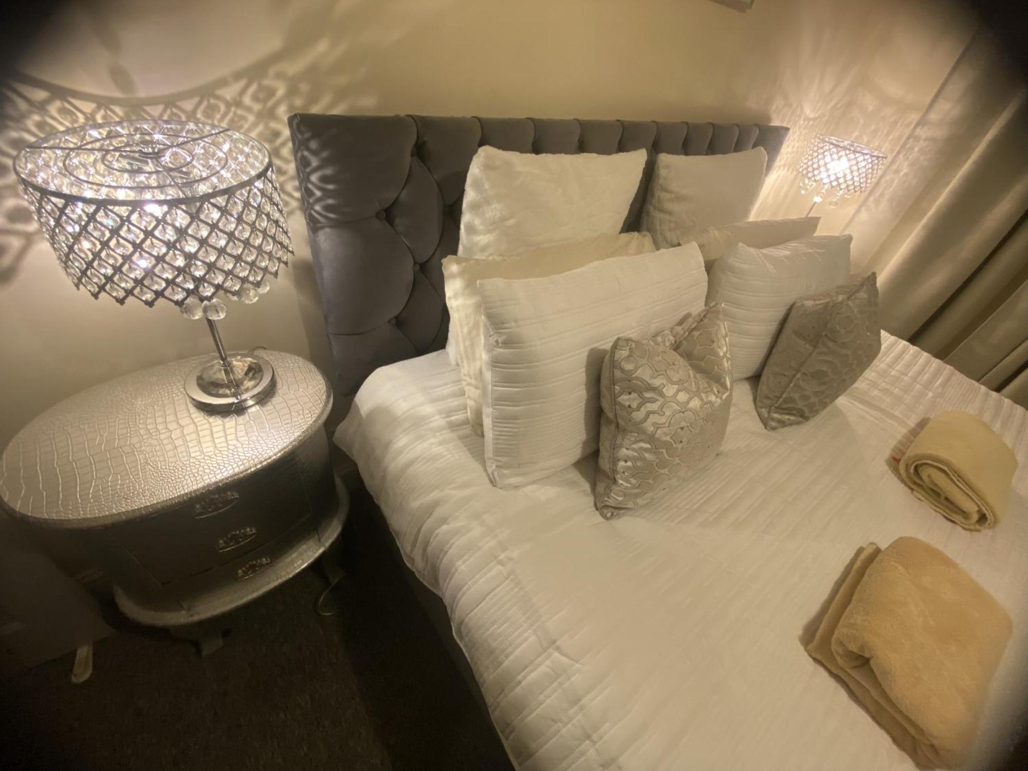 & Cosy Apartment In The Heart Of Stokes Croft 布里斯托 外观 照片