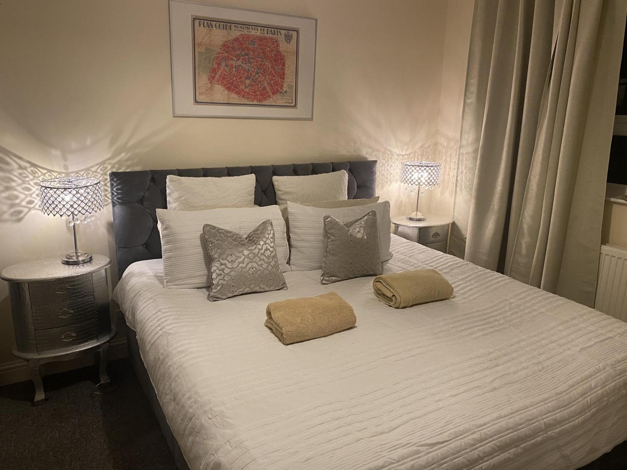 & Cosy Apartment In The Heart Of Stokes Croft 布里斯托 外观 照片